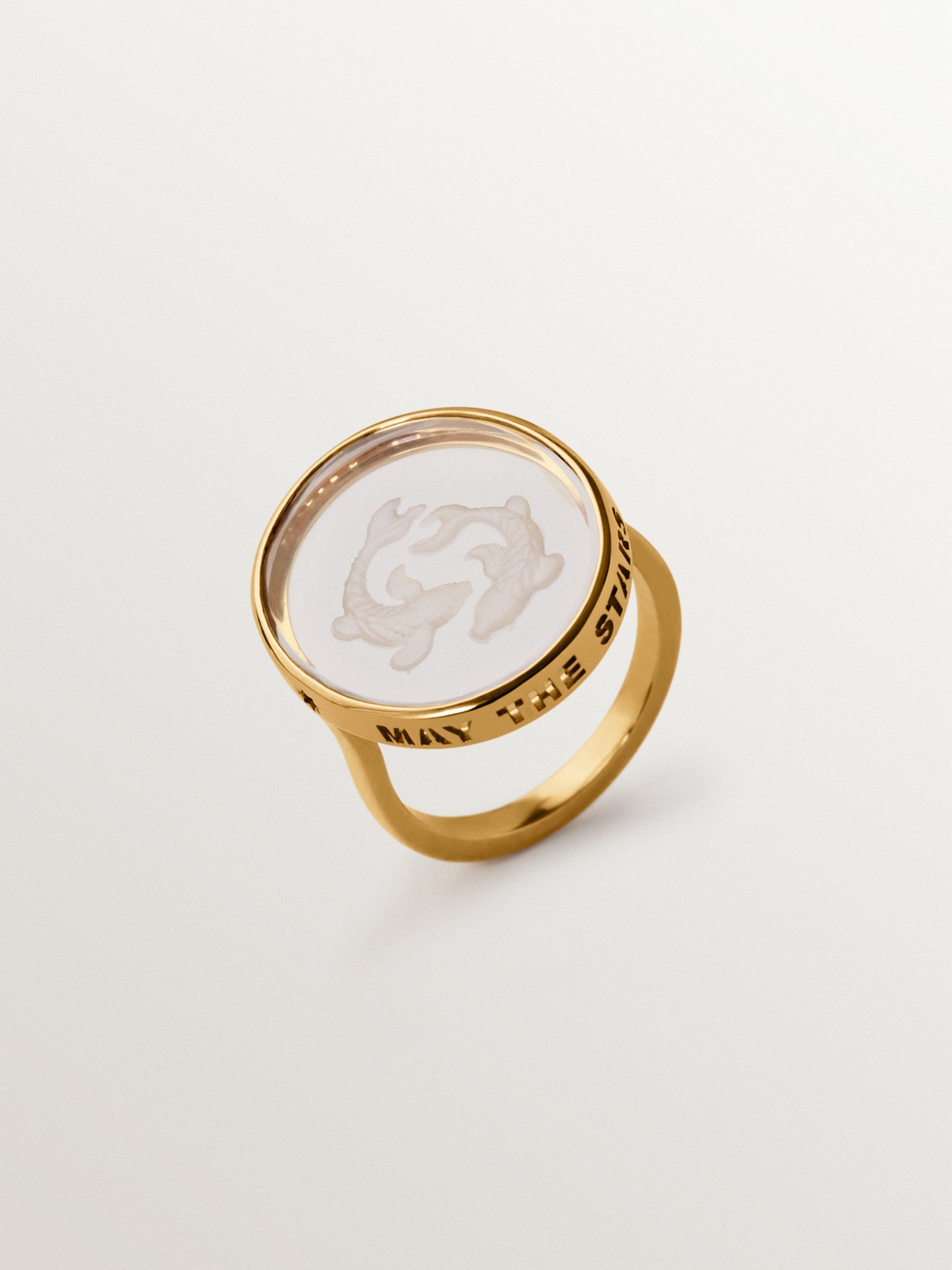 Anillo tipo sello Piscis de plata 925 bañada en oro amarillo de 18K y cristal de roca