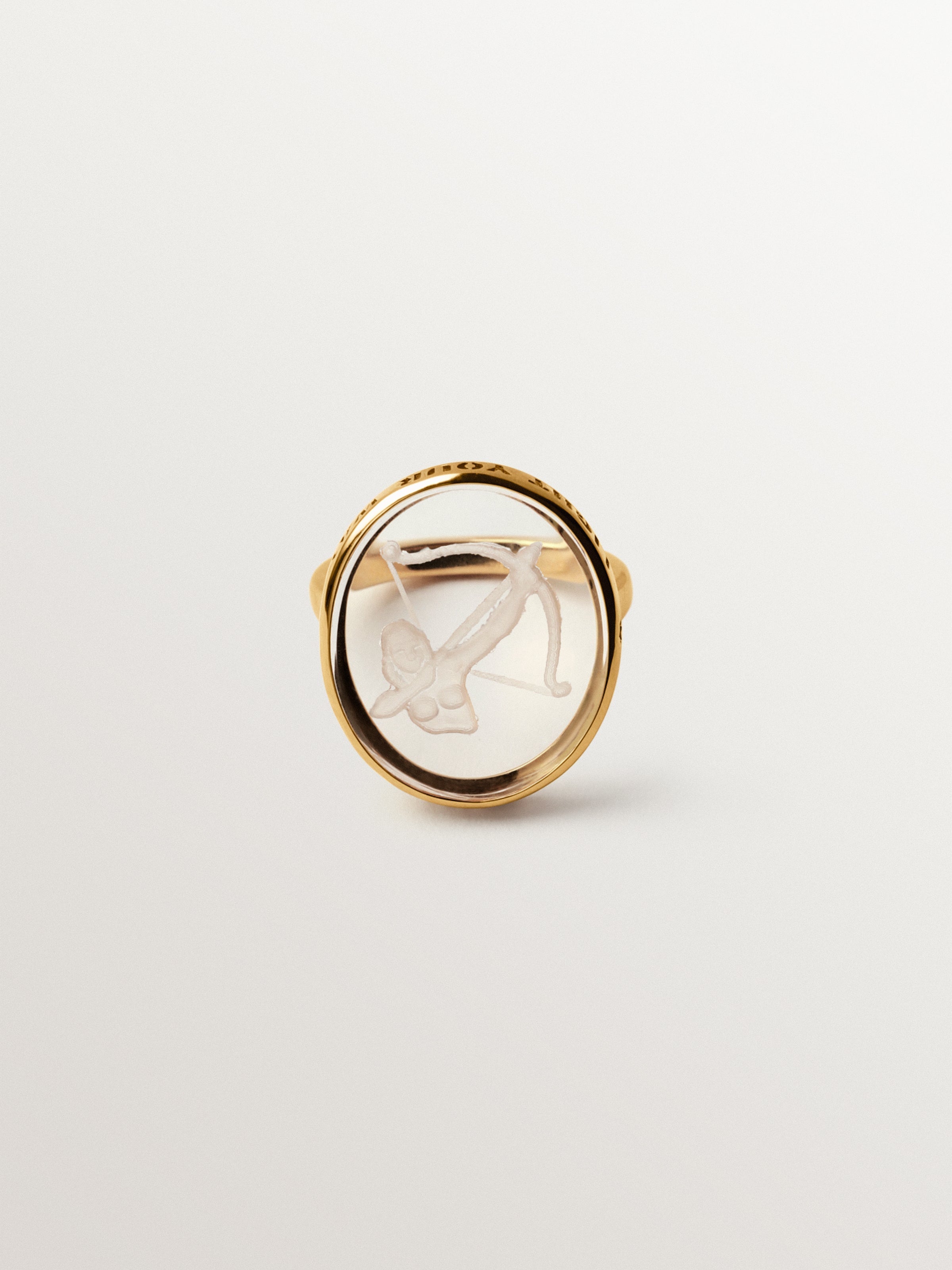 Anillo tipo sello Sagitario de plata 925 bañada en oro amarillo de 18K y cristal de roca