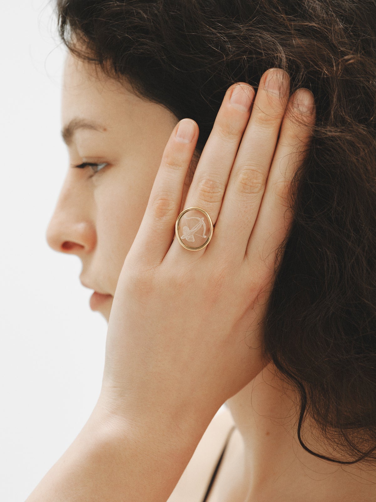 Anillo tipo sello Sagitario de plata 925 bañada en oro amarillo de 18K y cristal de roca