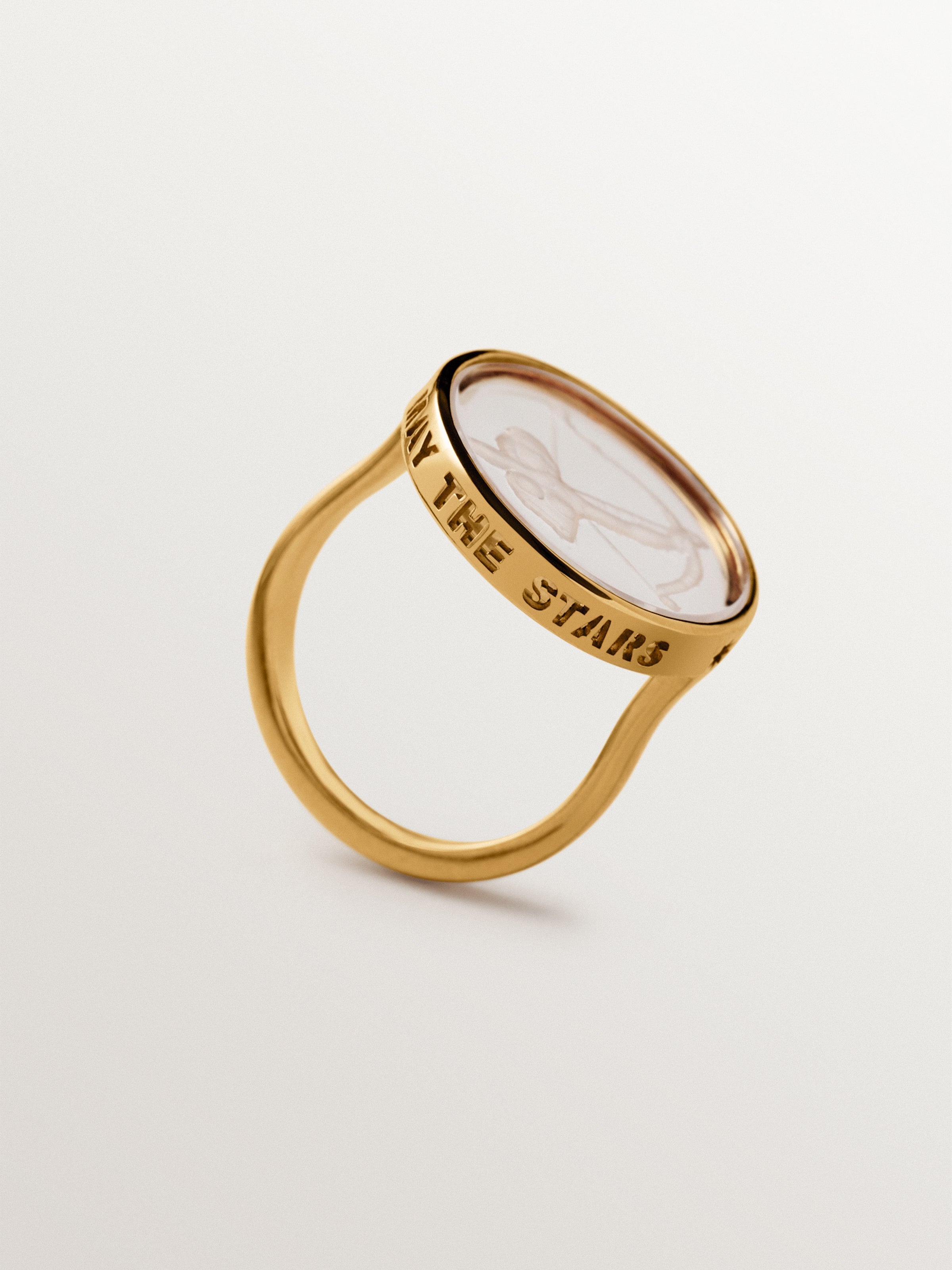 Anillo tipo sello Sagitario de plata 925 bañada en oro amarillo de 18K y cristal de roca