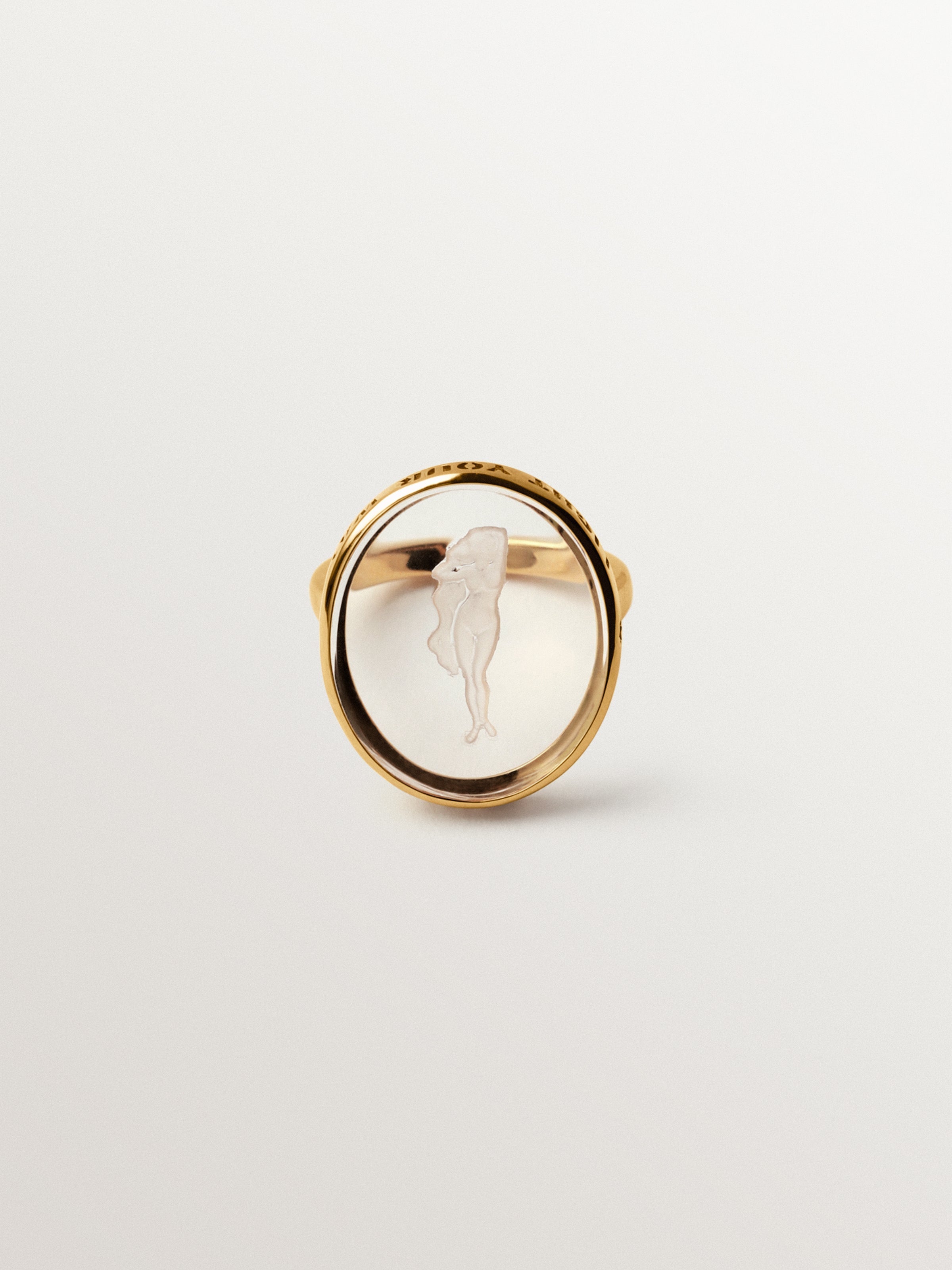 Anillo tipo sello Virgo de plata 925 bañada en oro amarillo de 18K y cristal de roca