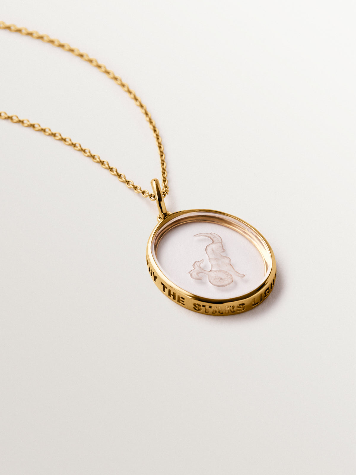 Charm Capricornio de plata 925 bañada en oro amarillo de 18K y cristal de roca