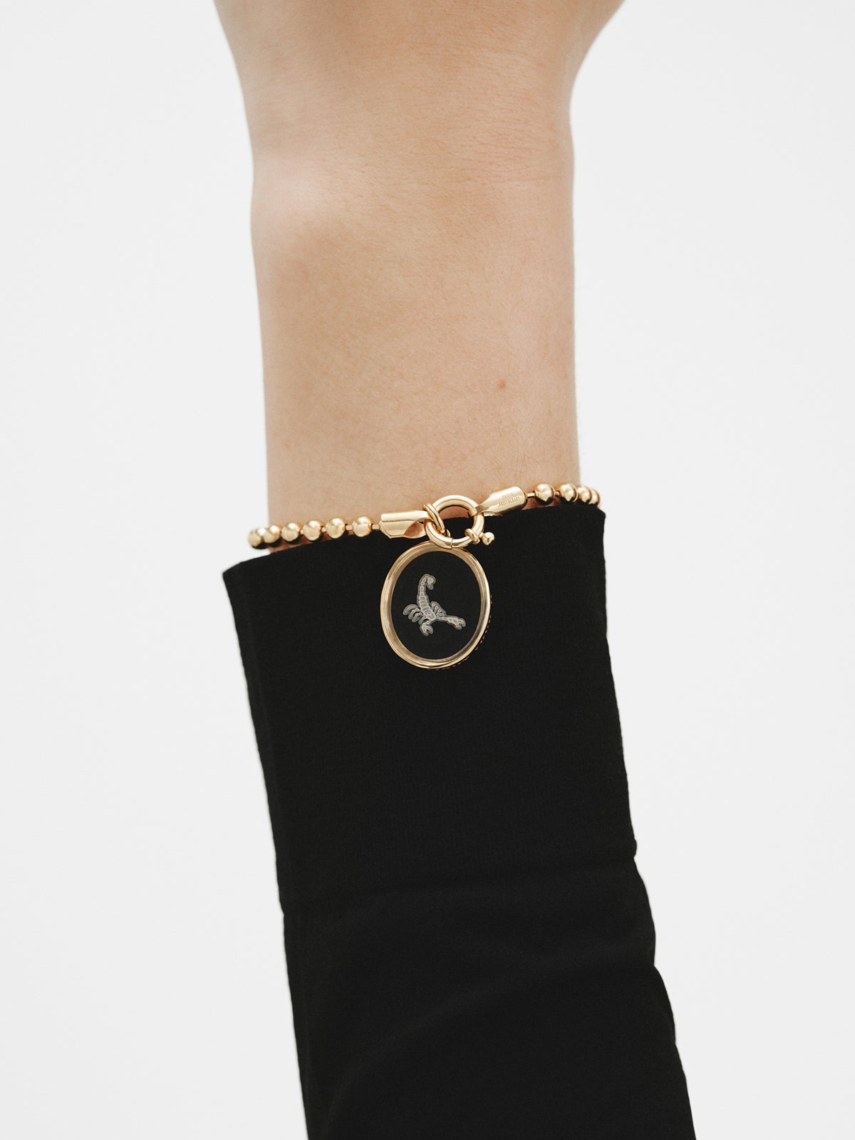 Charm Escorpio de plata 925 bañada en oro amarillo de 18K y cristal de roca