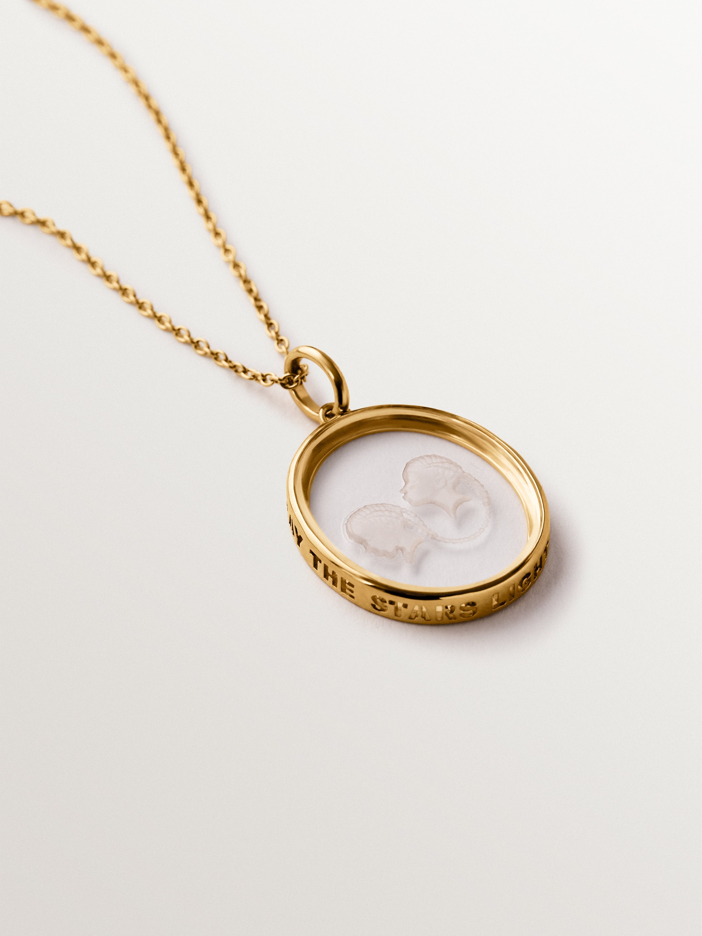 Charm Géminis de plata 925 bañada en oro amarillo de 18K y cristal de roca