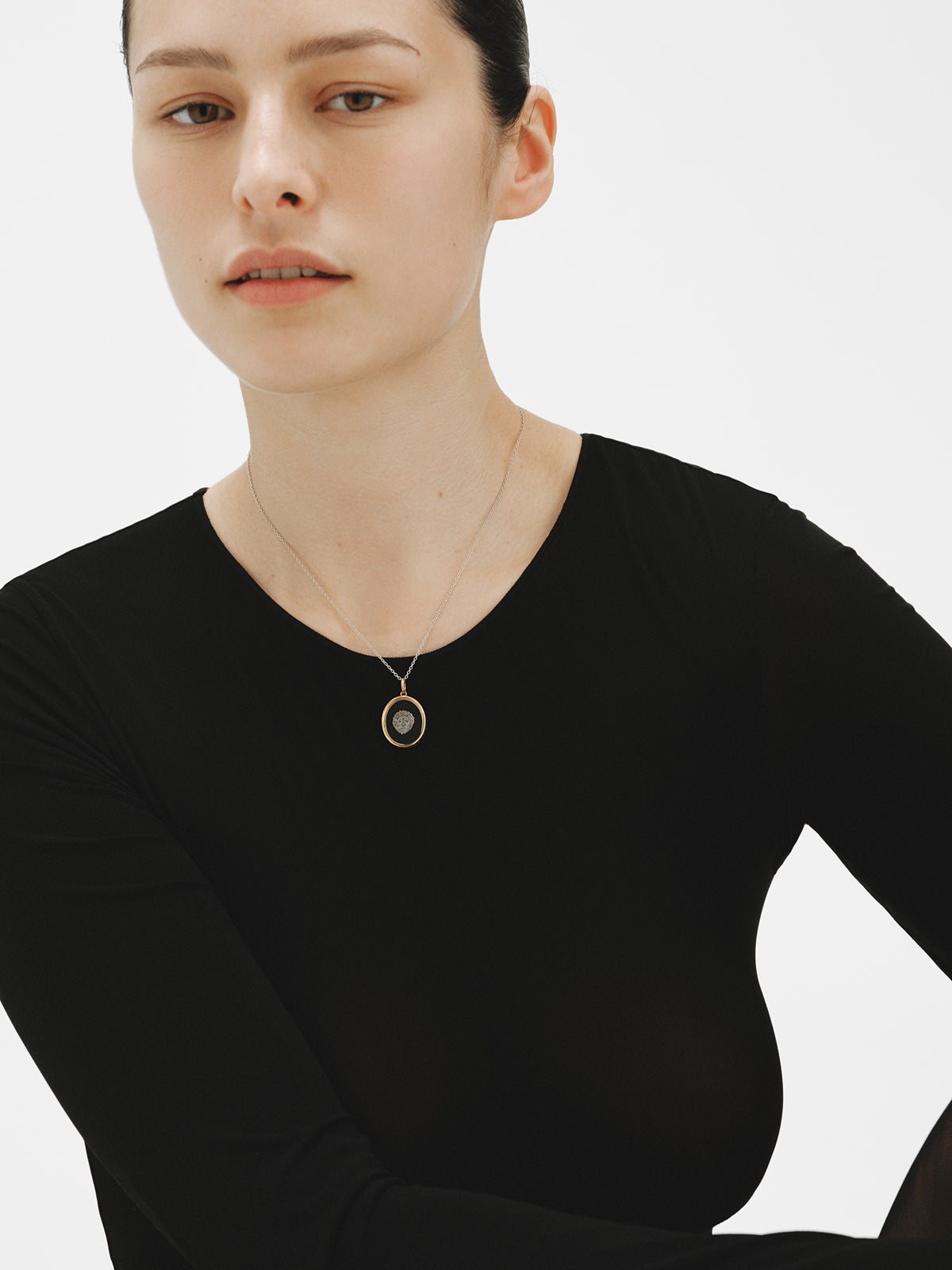 Charm Leo de plata 925 bañada en oro amarillo de 18K y cristal de roca