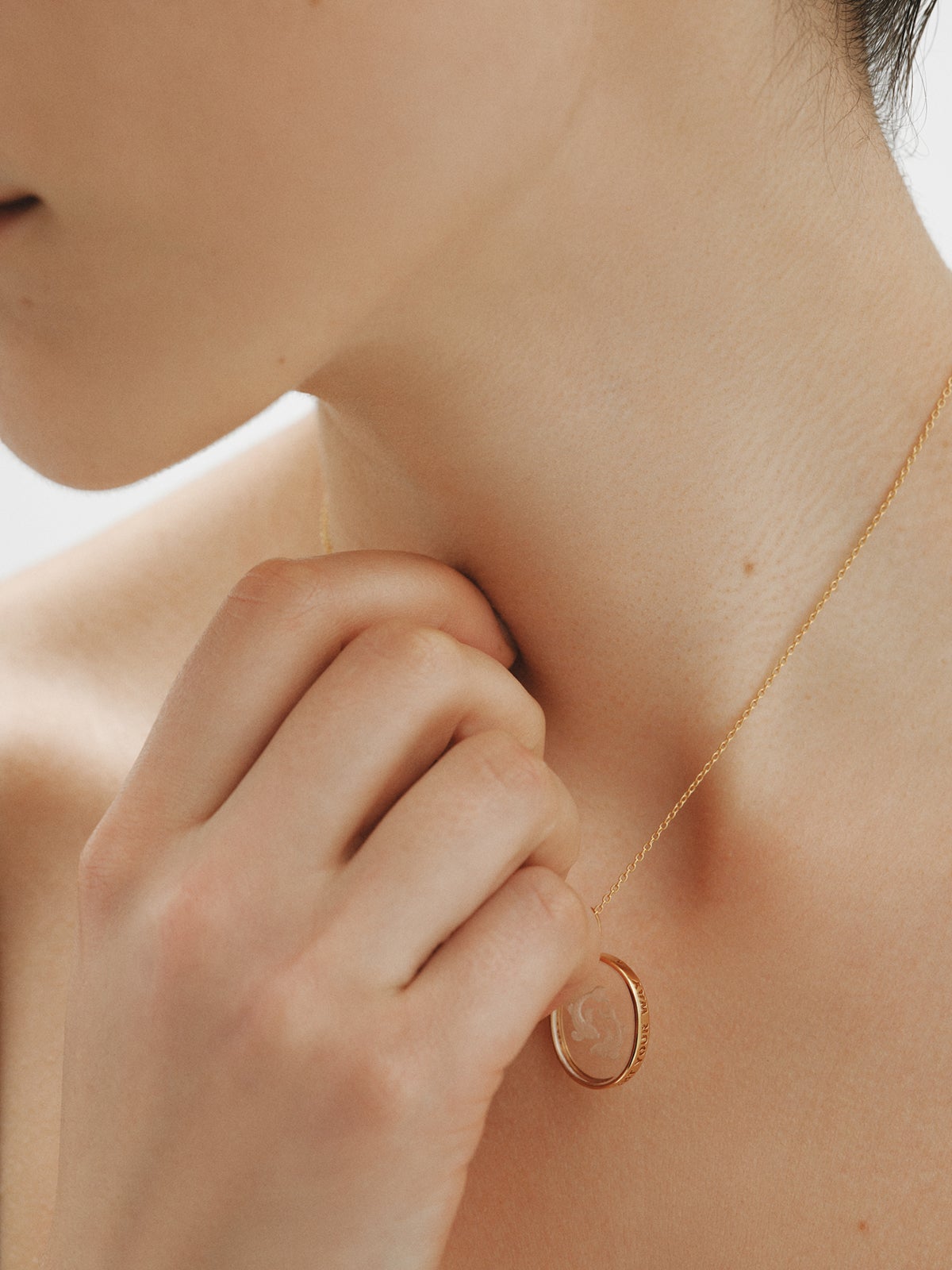 Charm Piscis de plata 925 bañada en oro amarillo de 18K y cristal de roca