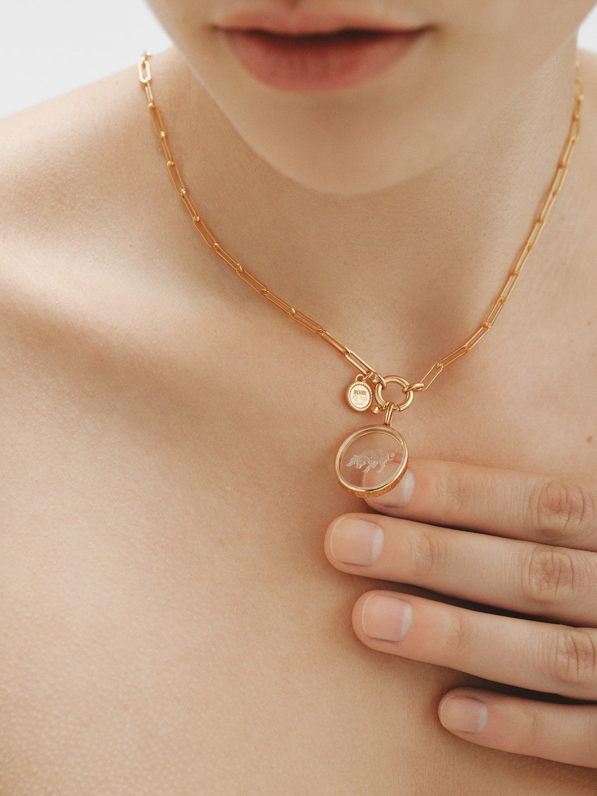 Charm Tauro de plata 925 bañada en oro amarillo de 18K y cristal de roca