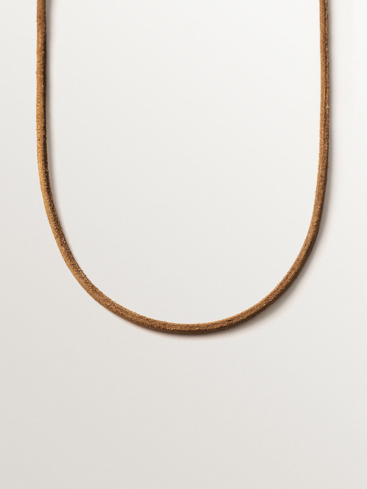 Cordel liso de cuero marrón con acabados en plata 925 bañada en oro amarillo de 18K