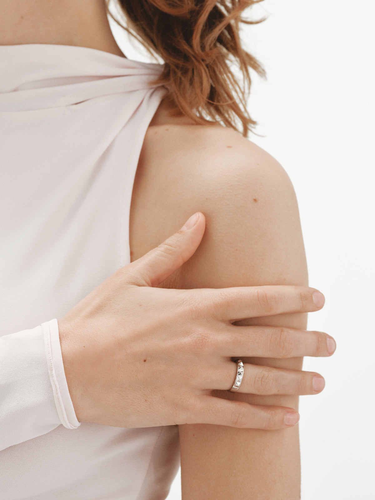 925 silver ring and studded motif