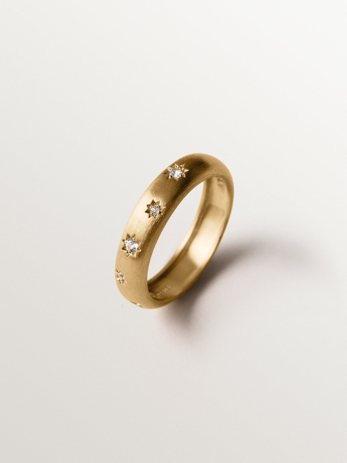 Anillo de plata 925 bañada en oro amarillo de 18K con topacios blancos