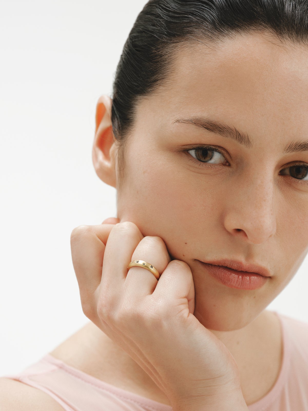 Anillo de plata 925 bañada en oro amarillo de 18K con topacios azules