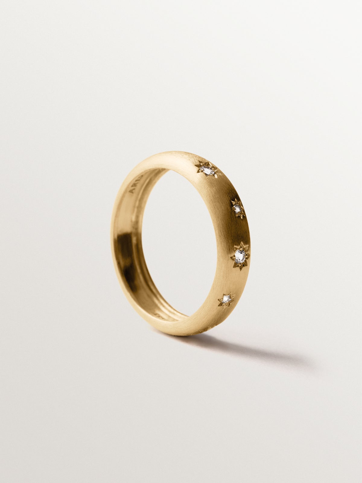 Anillo de plata 925 bañada en oro amarillo de 18K con topacios blancos