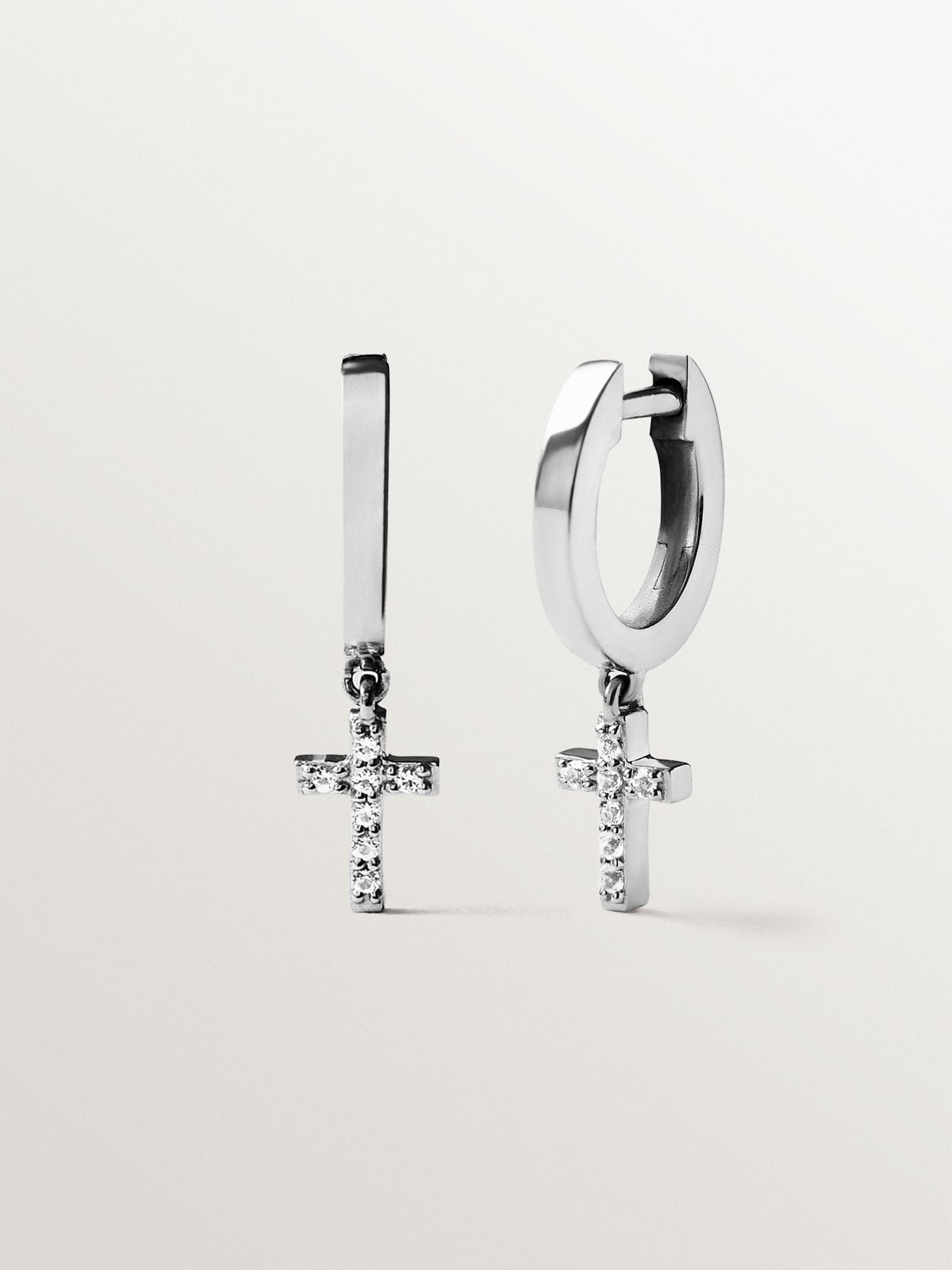 Pendientes de aro de plata 925 con topacios blancos y forma de cruz