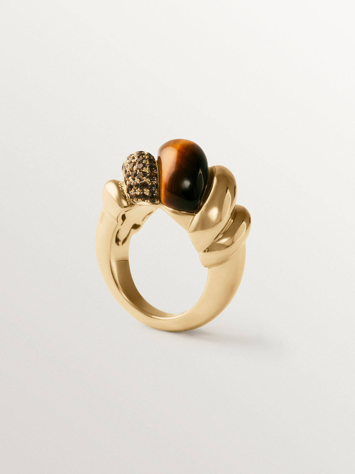 Anillo de plata 925 con baño de oro amarillo de 18K, cuarzos fumé y ojo de tigre
