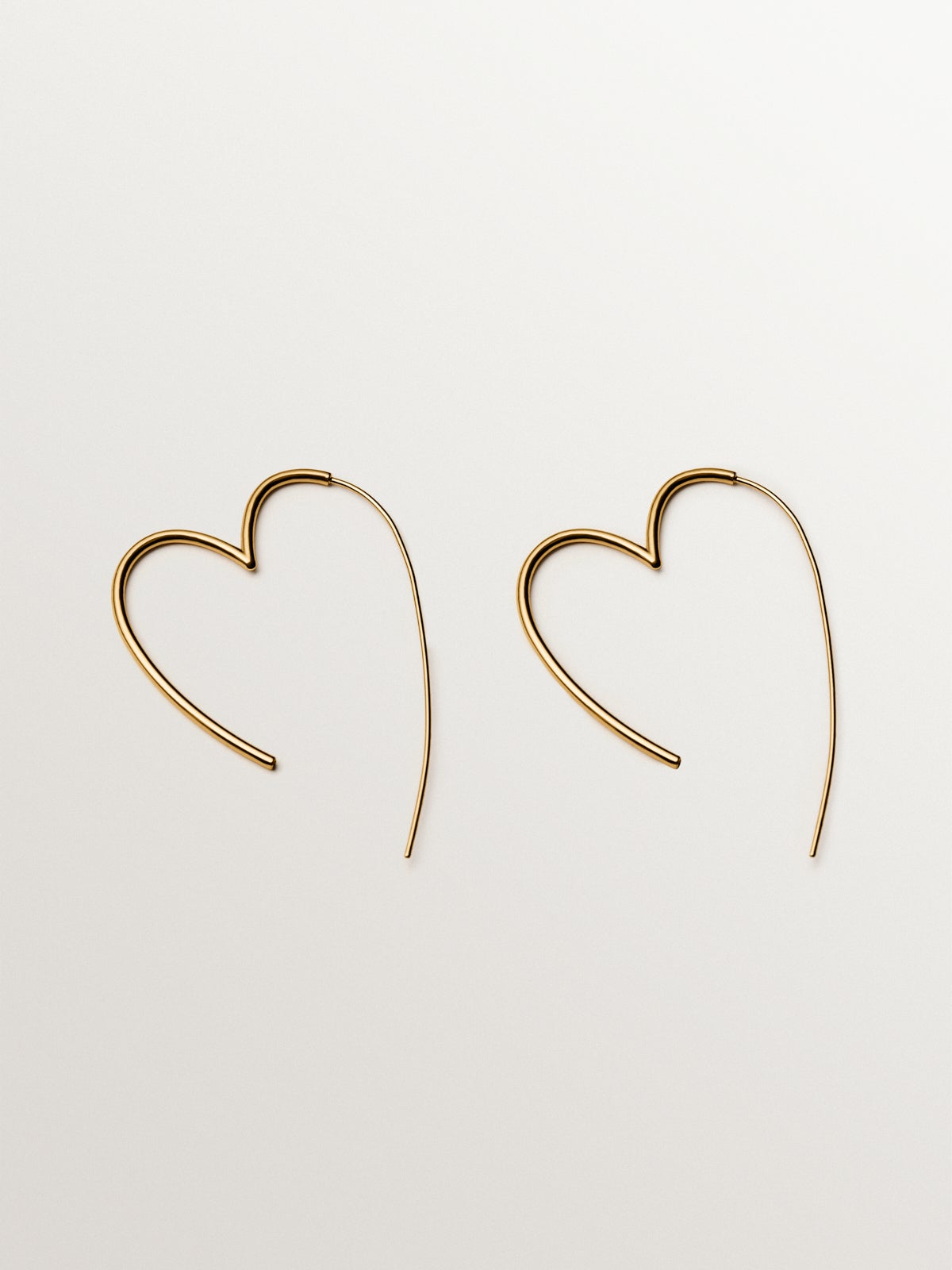 Pendientes de plata bañada en oro amarillo de 18K en forma de corazón