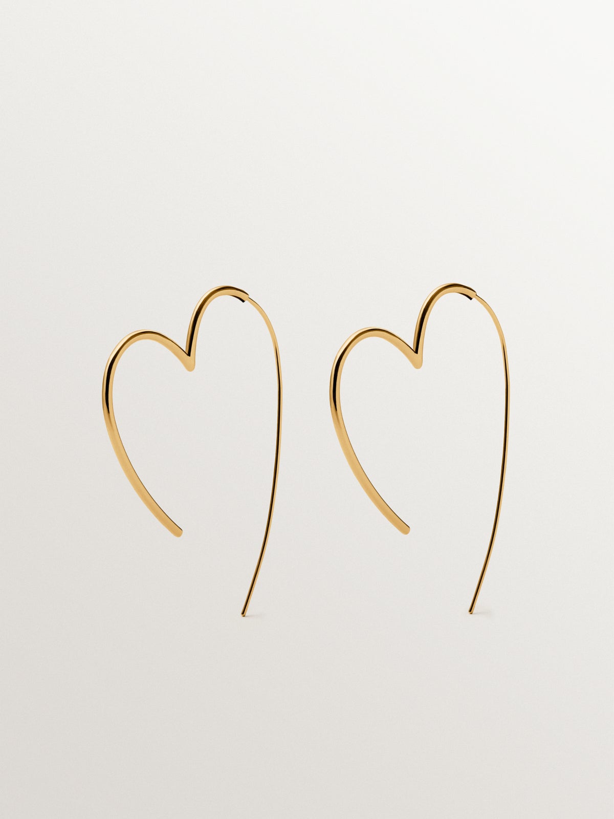 Pendientes de plata bañada en oro amarillo de 18K, topacios blancos y forma de corazón