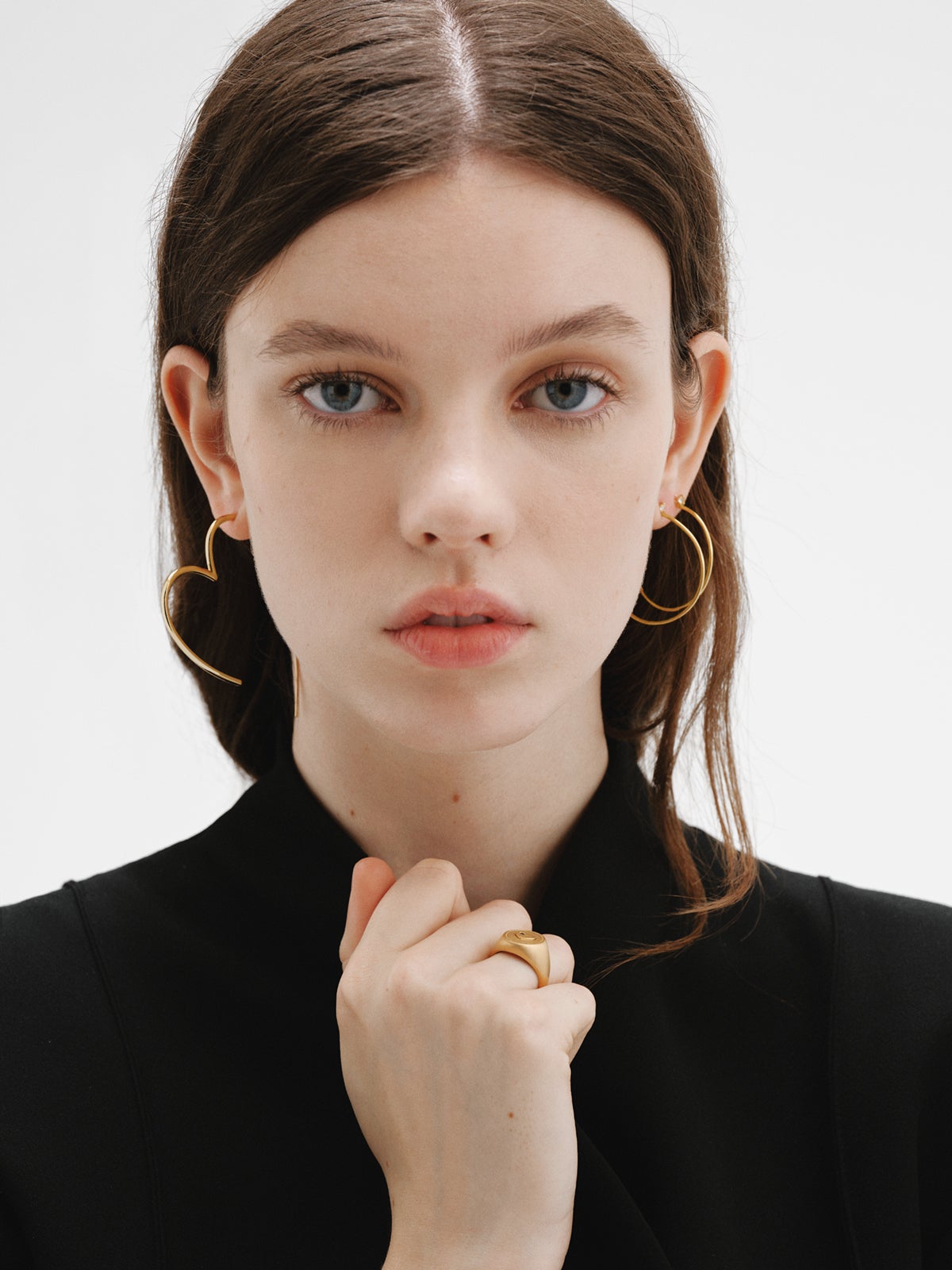 Pendientes de plata bañada en oro amarillo de 18K, topacios blancos y forma de corazón