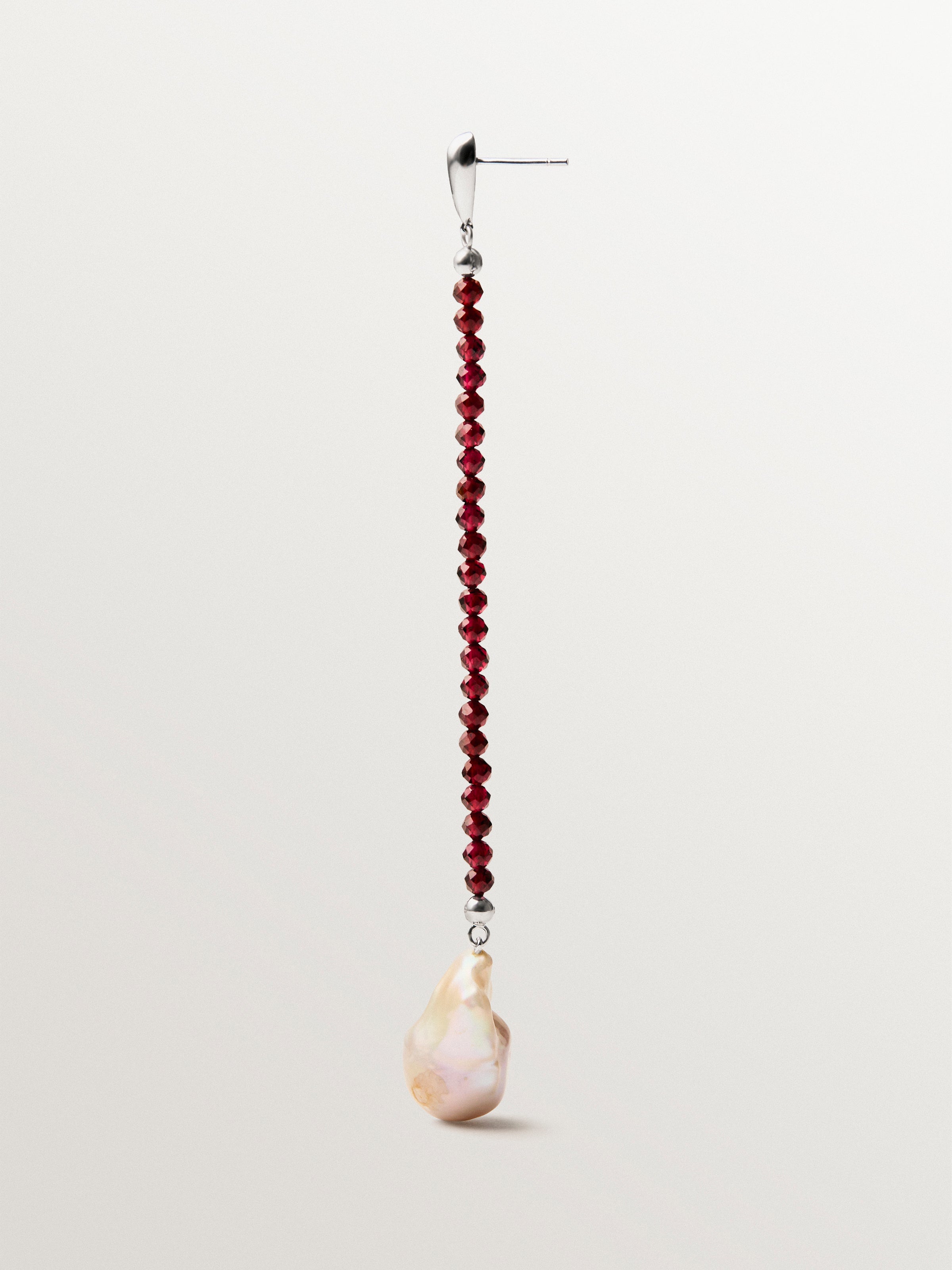 Pendiente individual de plata 925 bañada en oro amarillo de 18K con granates y perla