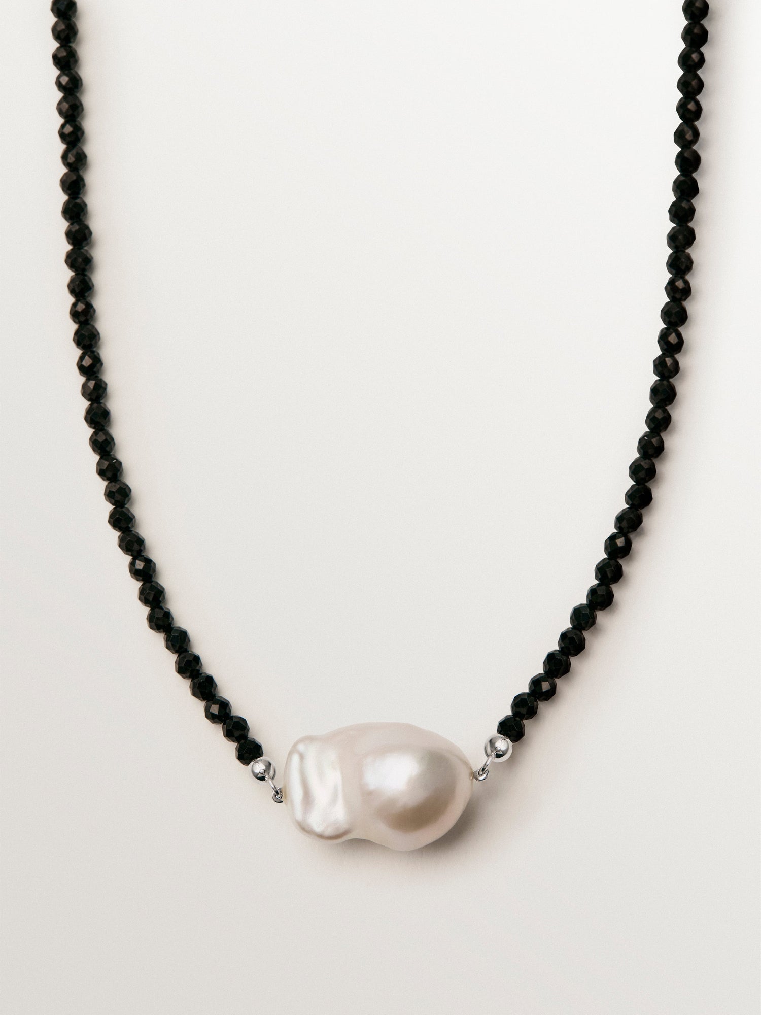 Collar de plata 925 con espinelas negras y perla