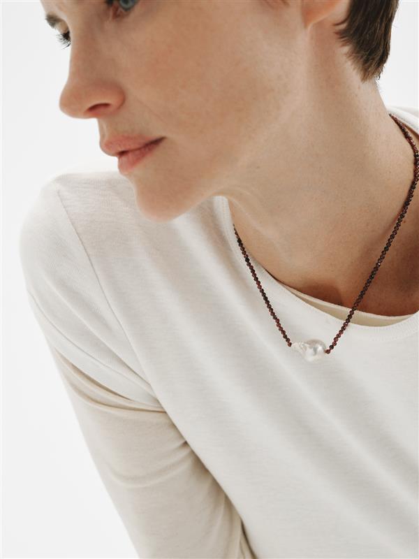 Collar de plata 925 bañada en oro amarillo de 18K con granates y perla