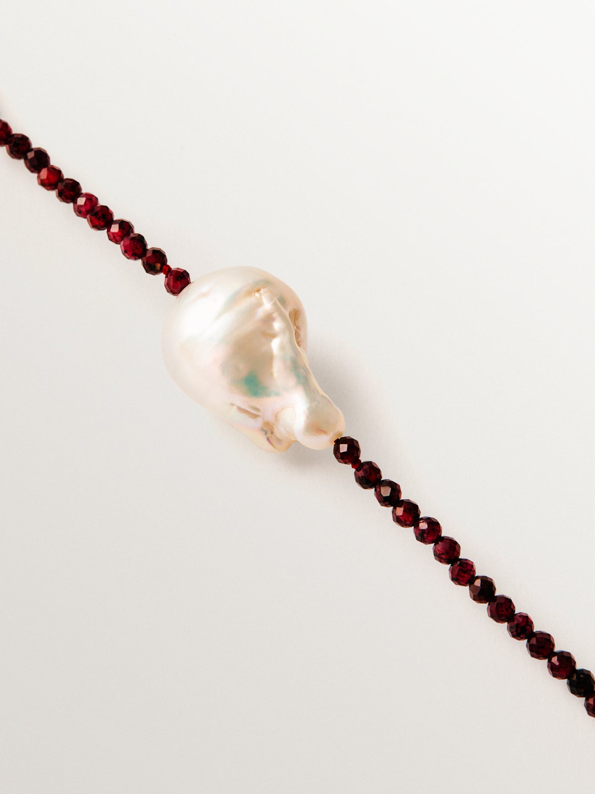 Collar de plata 925 bañada en oro amarillo de 18K con granates y perla