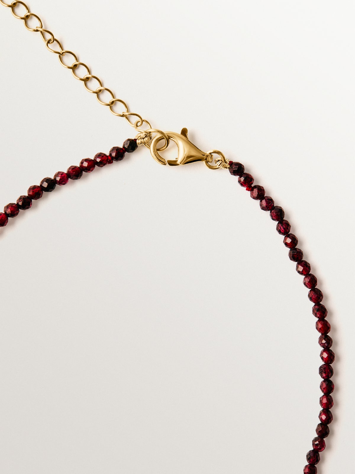 Collar de plata 925 bañada en oro amarillo de 18K con granates y perla