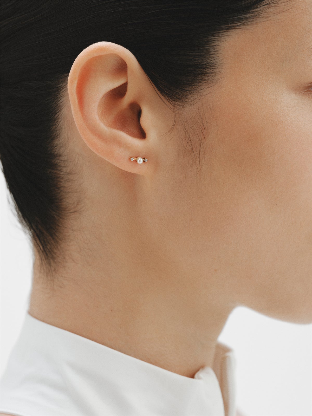 Pendientes de plata 925 bañada en oro amarillo de 18K con perlas y topacios blancos