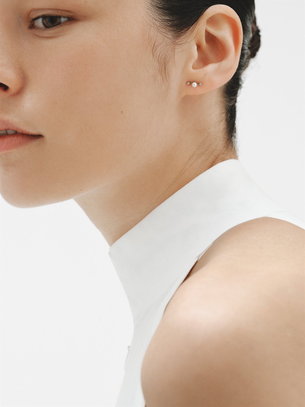 Pendientes de plata 925 bañada en oro amarillo de 18K con perlas y topacios blancos