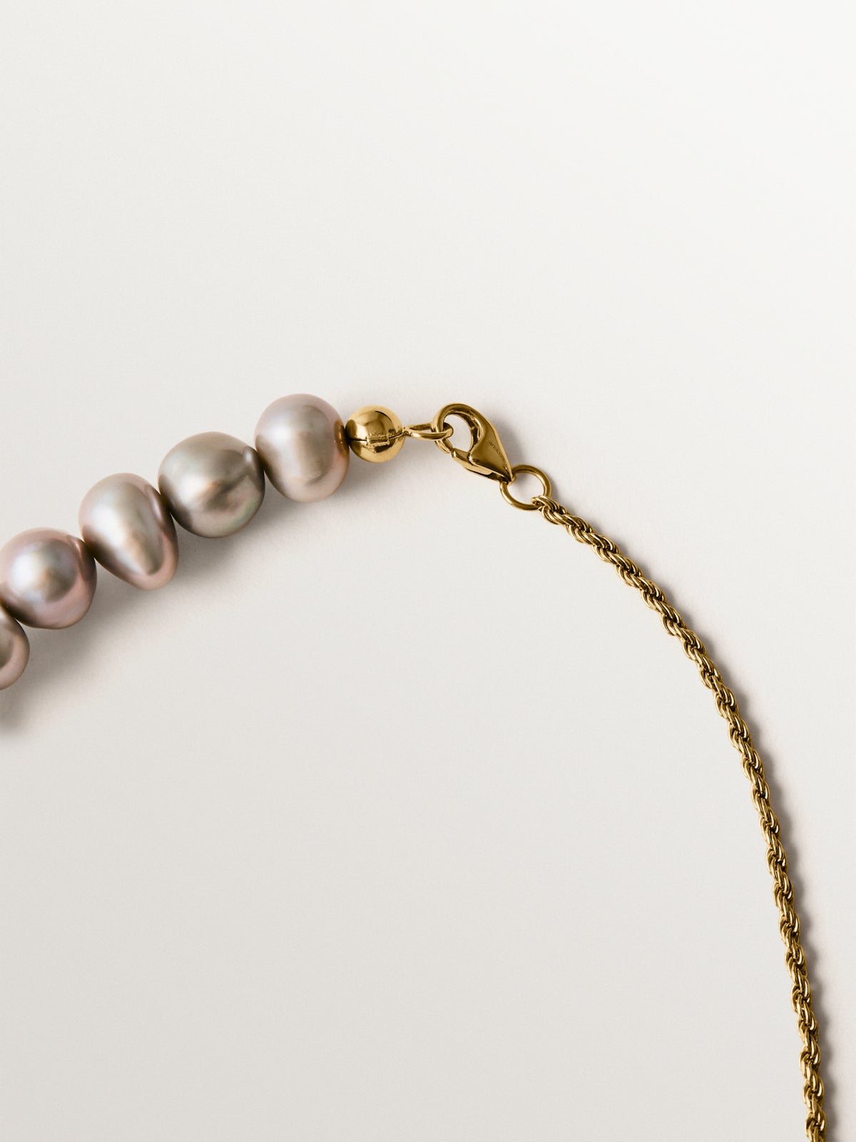 Collar de plata 925 bañada en oro amarillo de 18K con perlas grises