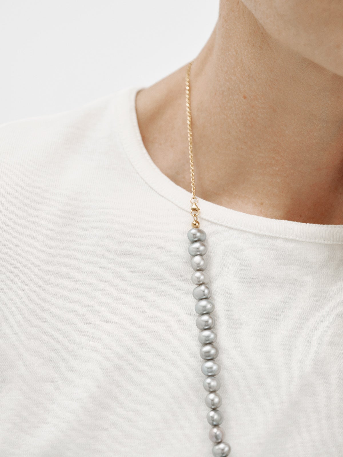 Collar de plata 925 bañada en oro amarillo de 18K con perlas grises