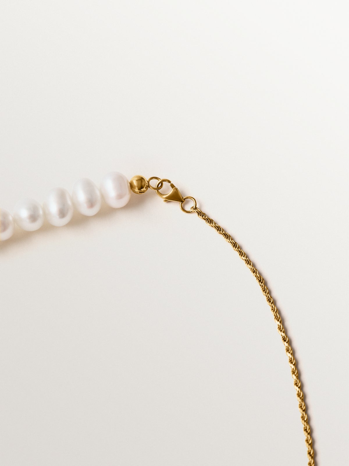 Collar de plata 925 bañada en oro amarillo de 18K con perlas