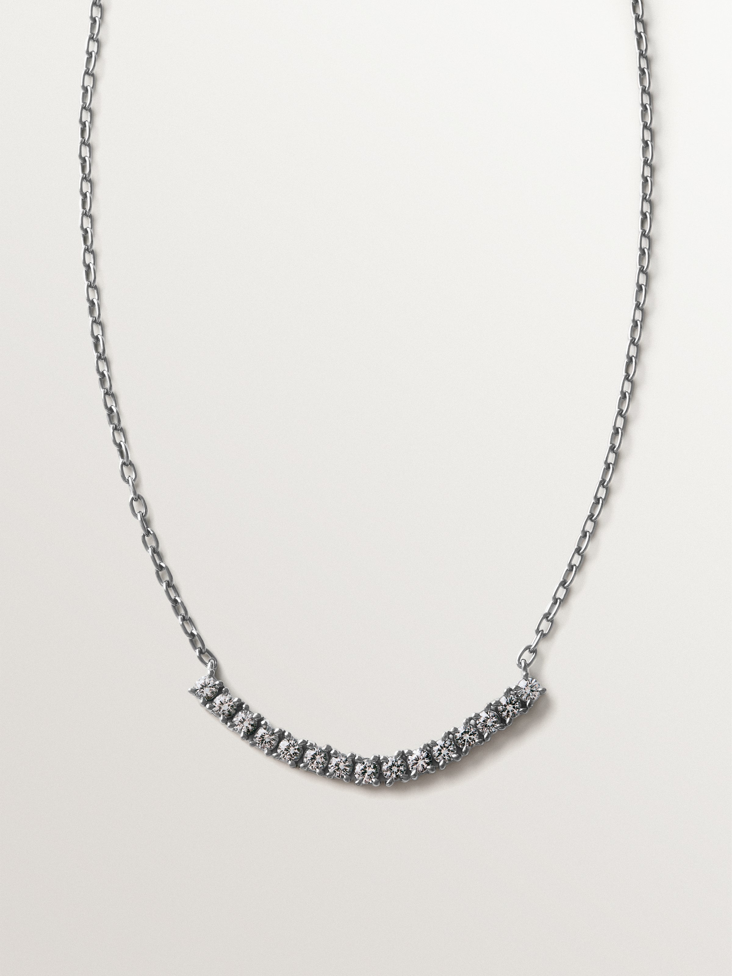 Collar de plata 925 con acabado gunmetal y topacios blancos