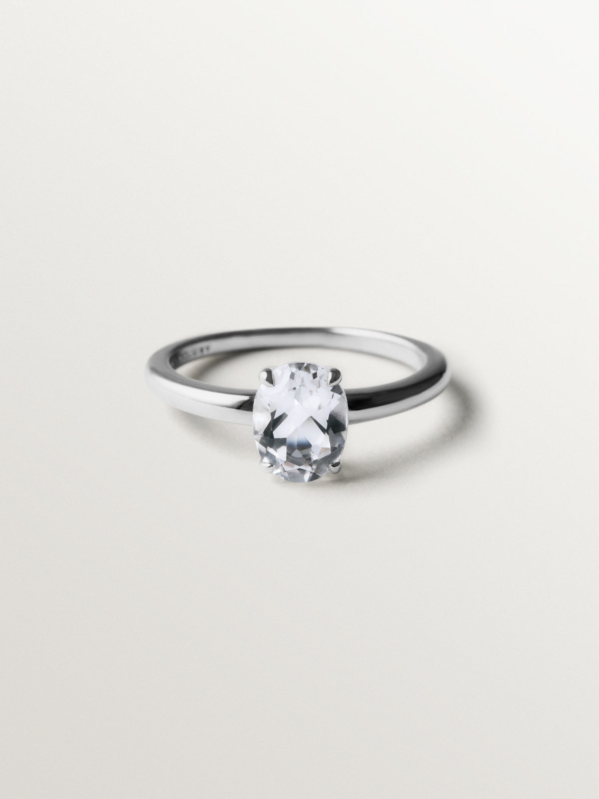 Anillo solitario de plata 925 con cuarzo blanco