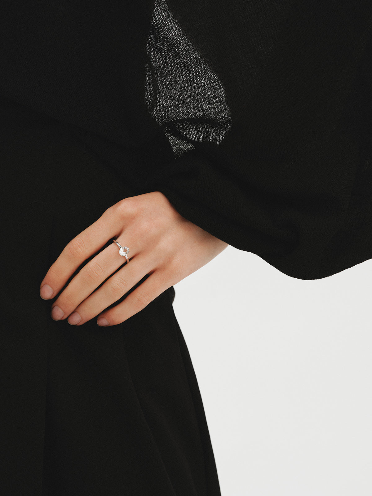 Anillo solitario de plata 925 con cuarzo blanco