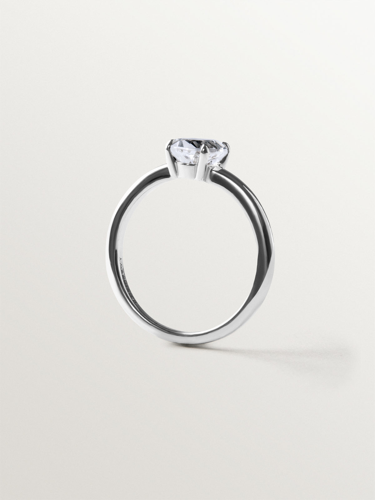 Anillo solitario de plata 925 con cuarzo blanco