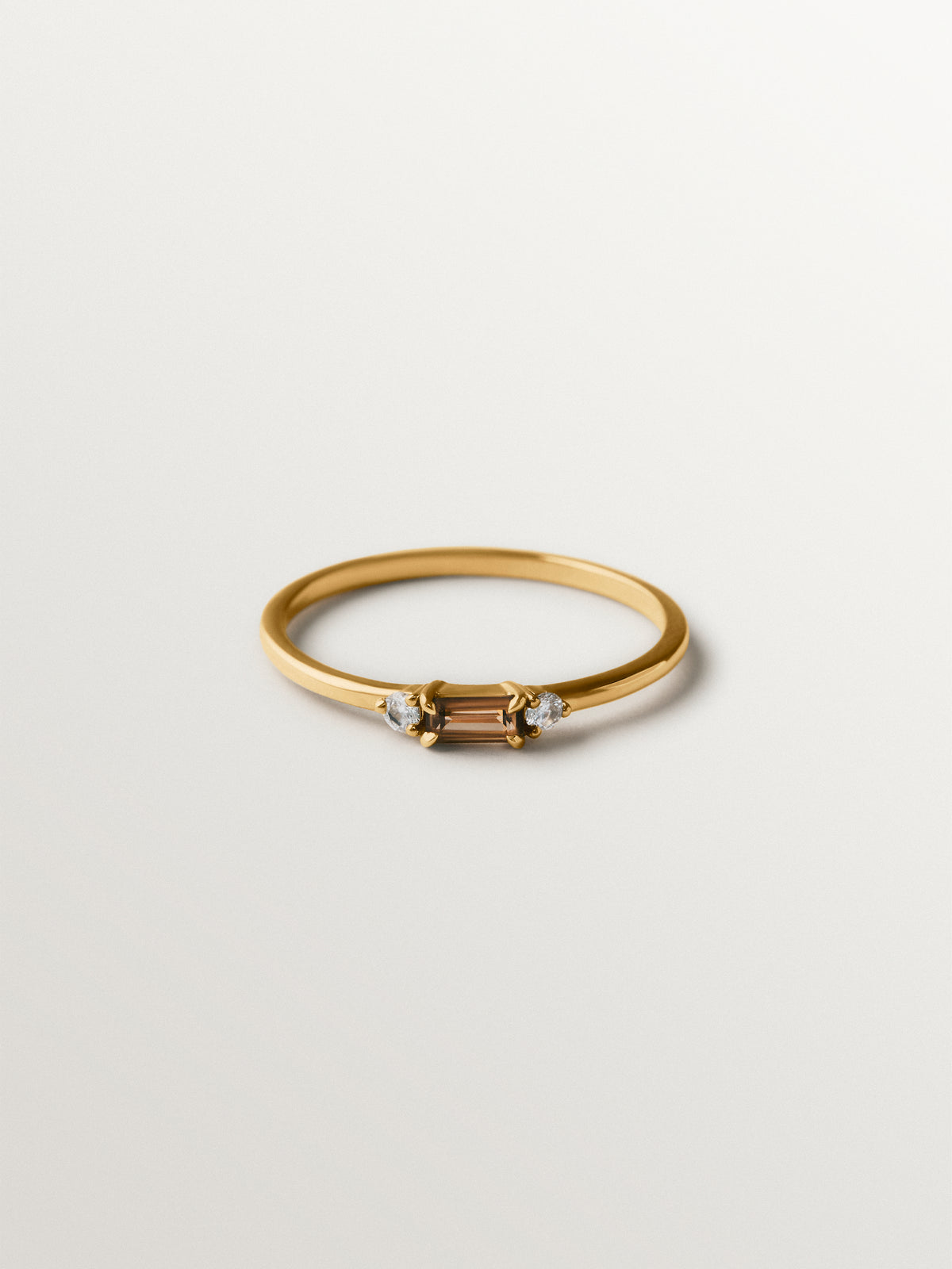 Anillo de oro amarillo de 9K con diamantes y cuarzos marrones