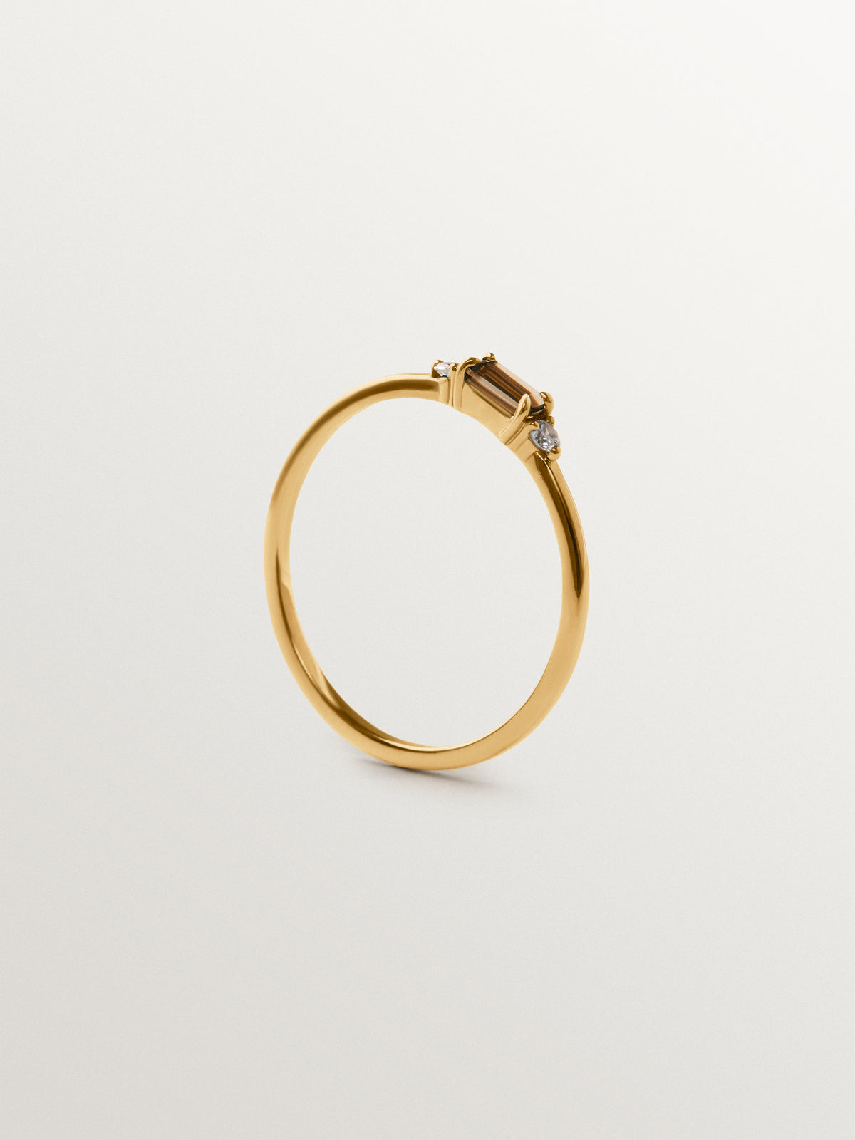 Anillo de oro amarillo de 9K con diamantes y cuarzos marrones