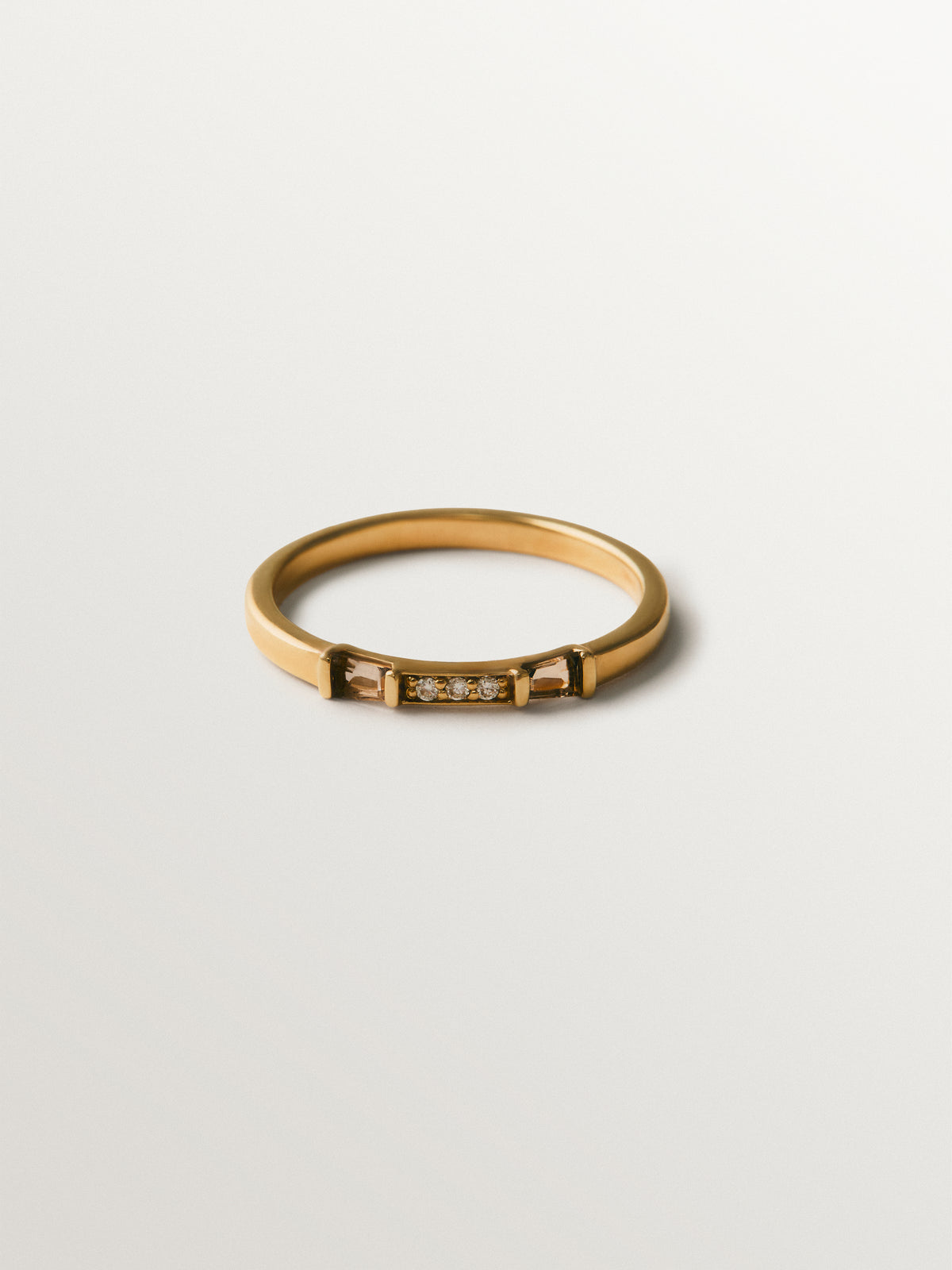 Anillo de oro amarillo de 9K con diamantes y cuarzos marrones