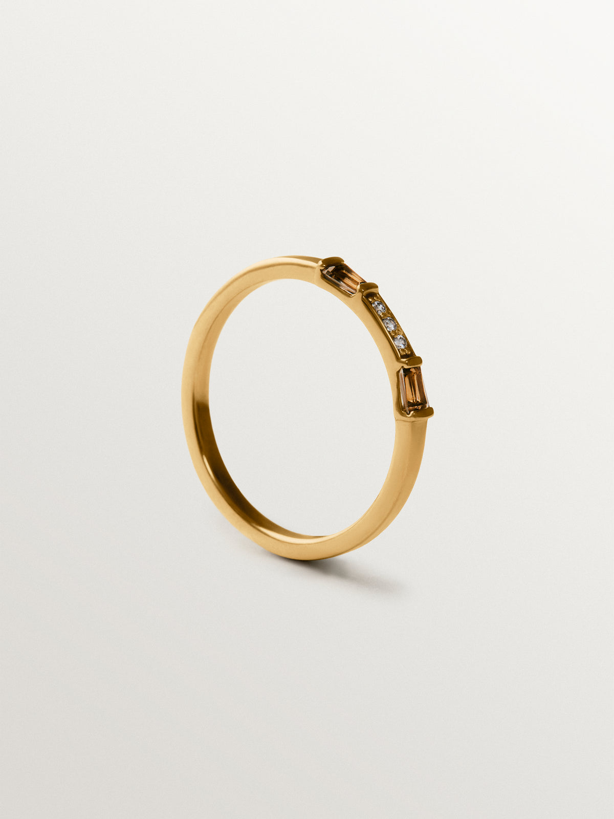 Anillo de oro amarillo de 9K con diamantes y cuarzos marrones