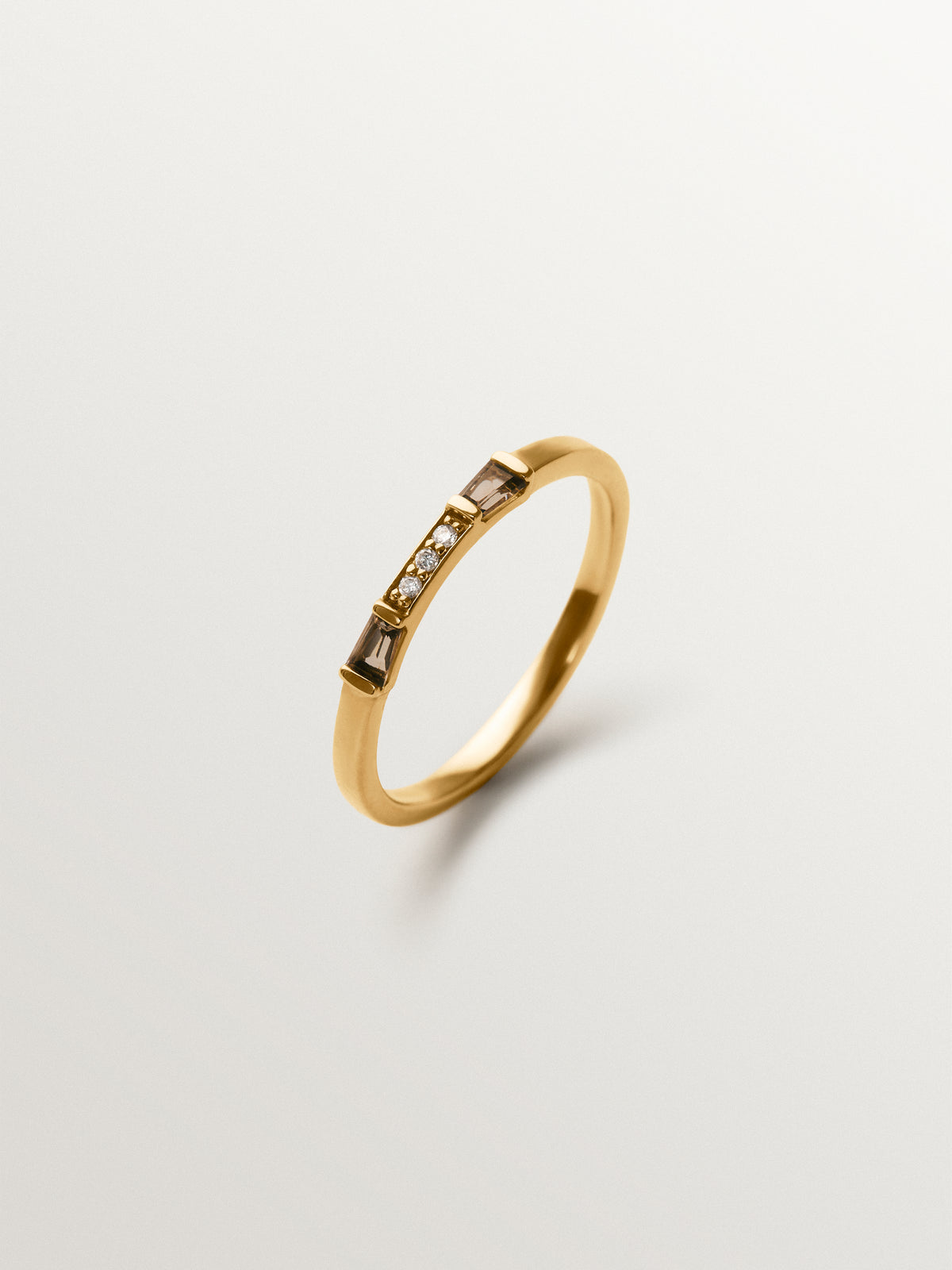 Anillo de oro amarillo de 9K con diamantes y cuarzos marrones