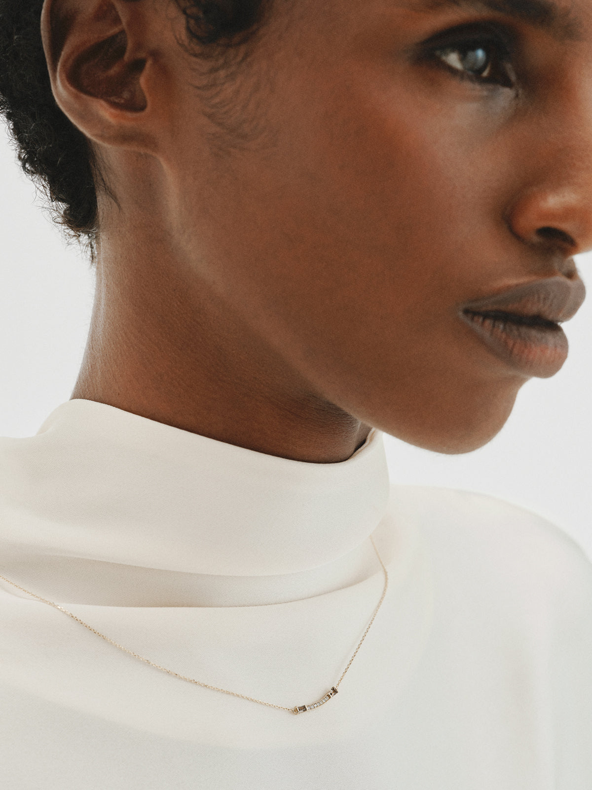 Collar de oro amarillo de 9K con diamantes y cuarzos marrones