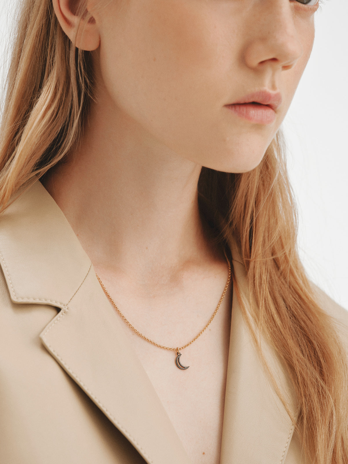 Collar bicolor de plata 925 bañada en oro amarillo de 18K con forma de luna