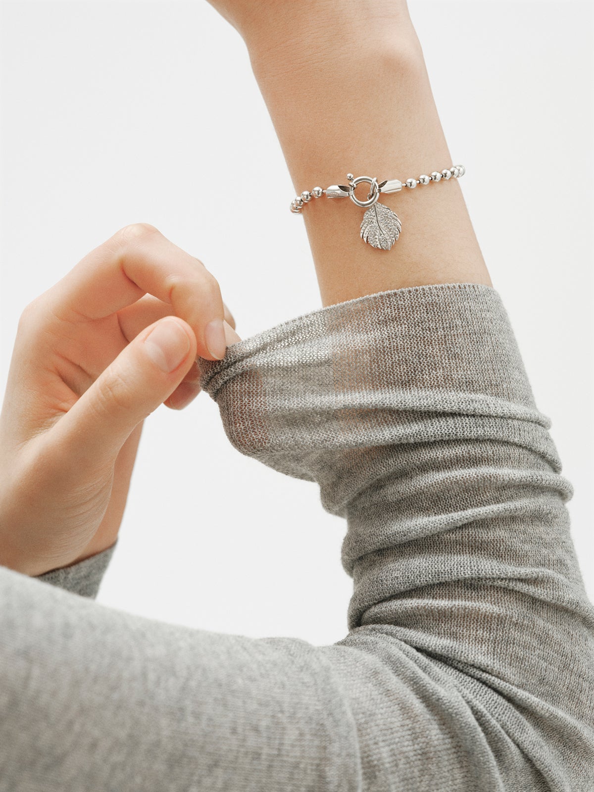 Charm de plata 925 con circonita y forma hoja