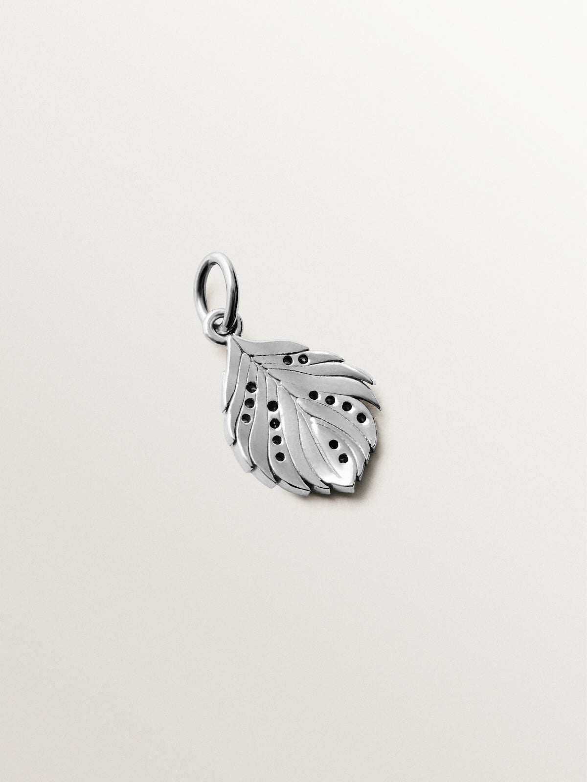 Charm de plata 925 con circonita y forma hoja
