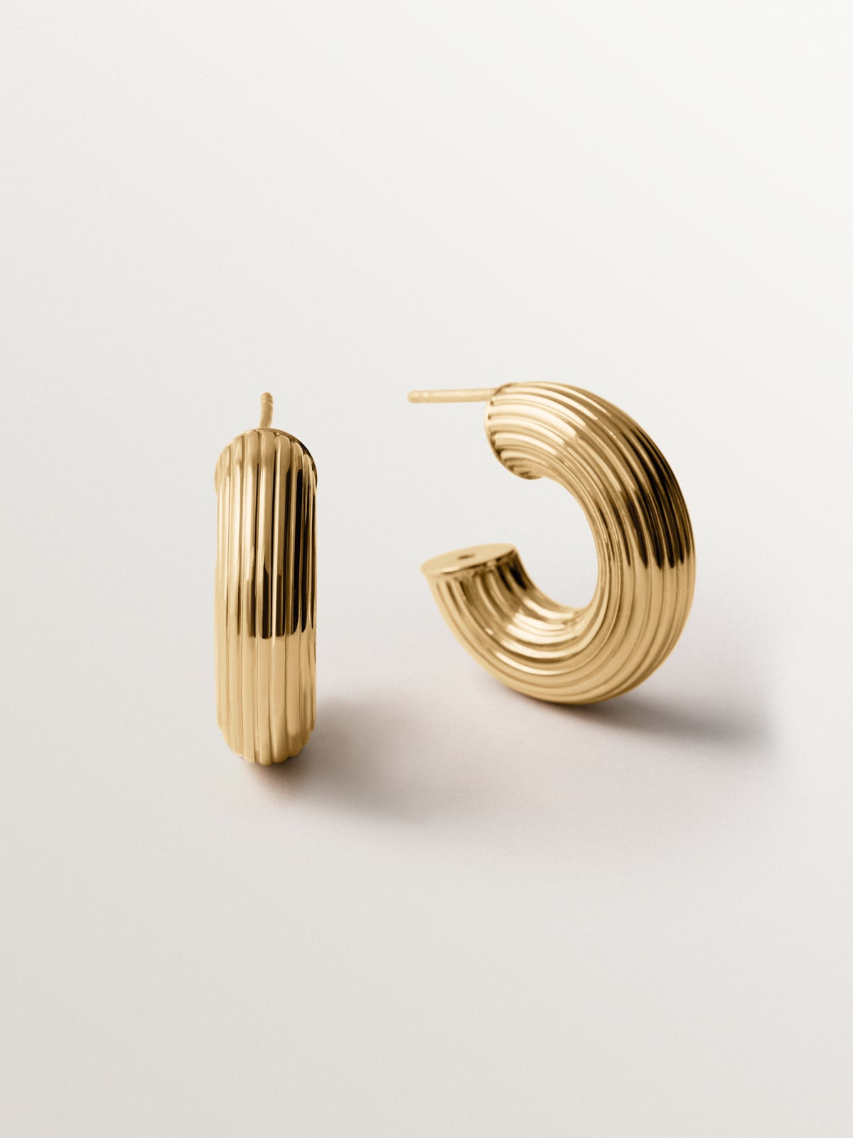 Pendientes de aro de plata 925 bañada en oro amarillo de 18K con textura