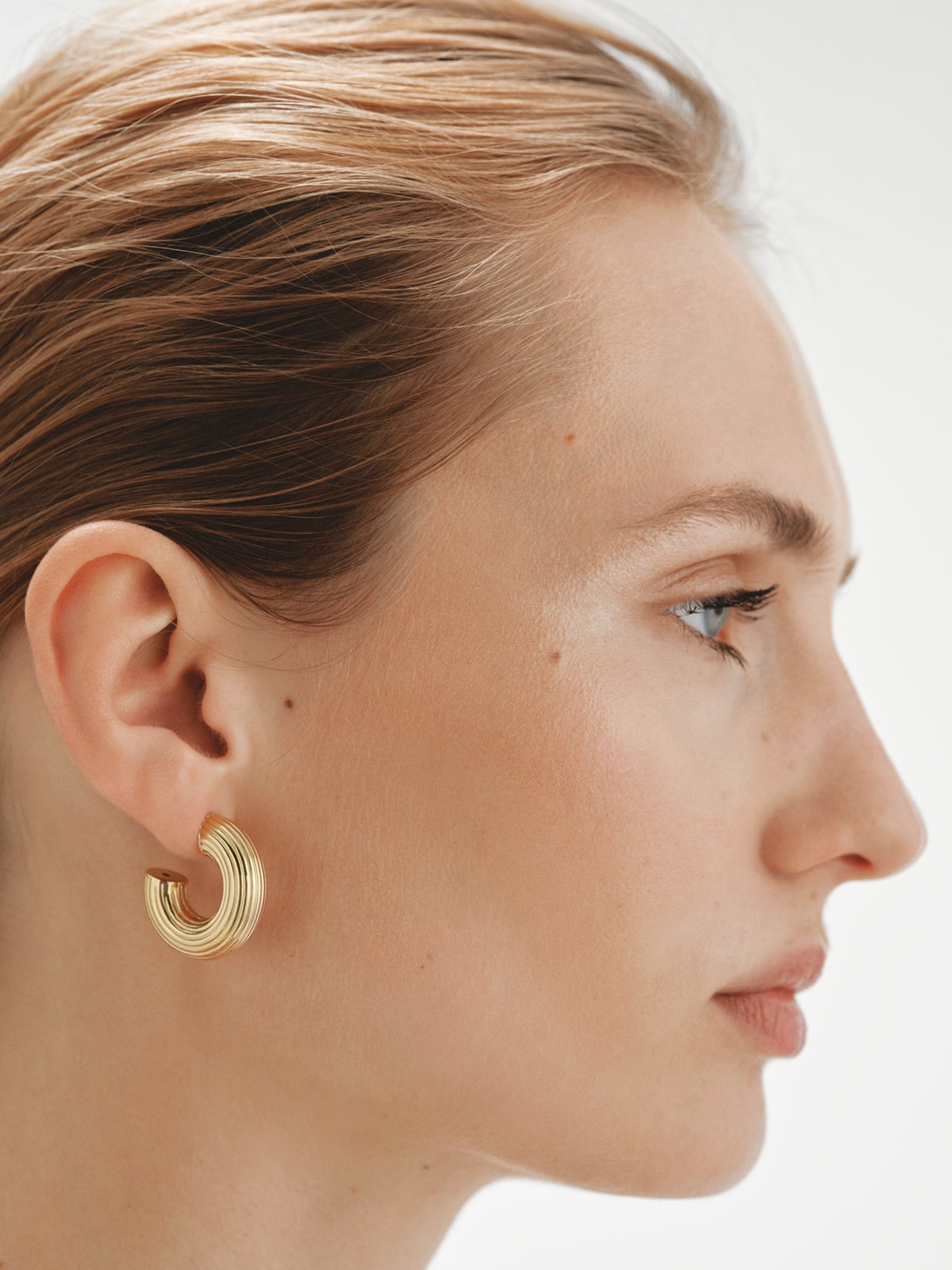 Pendientes de aro de plata 925 bañada en oro amarillo de 18K con textura