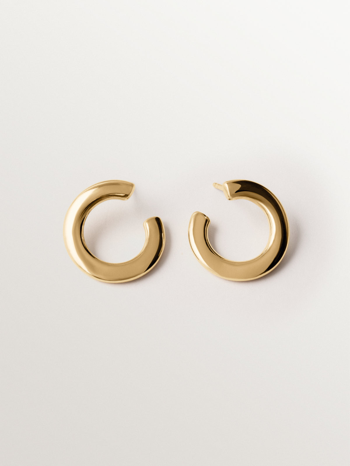 Pendientes de aro de plata 925 bañada en oro amarillo de 18K con forma irregular