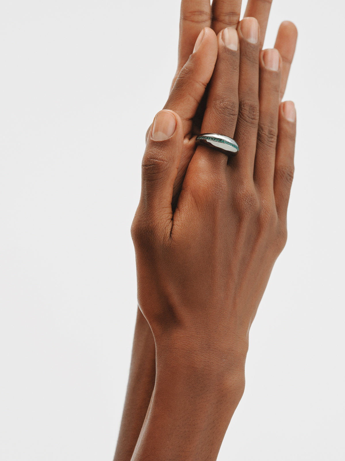 Anillo abomado de plata 925 con onix verde