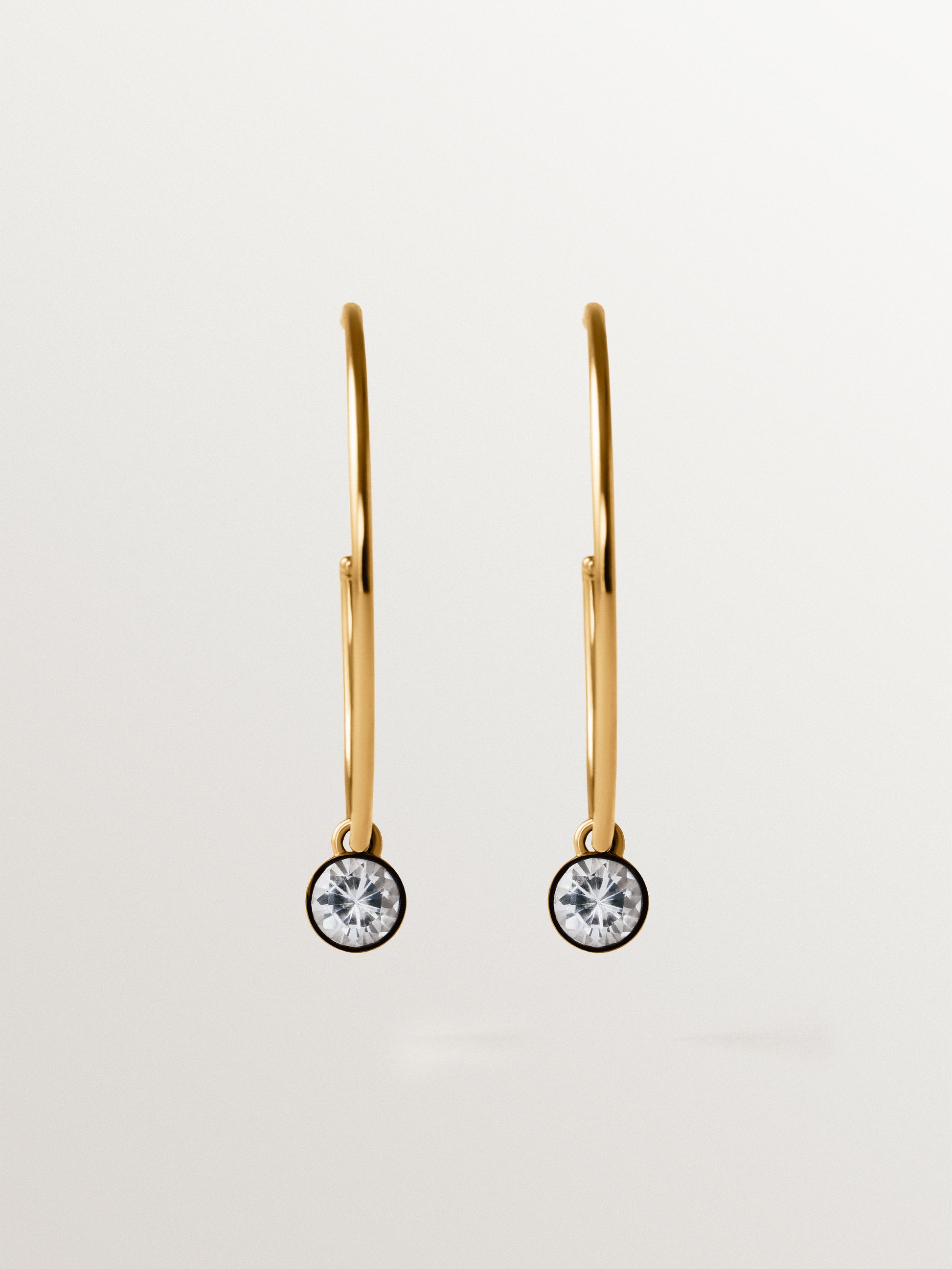 Pendientes de aro grandes bicolor en plata 925 bañada en oro amarillo de 18K con topacios blancos