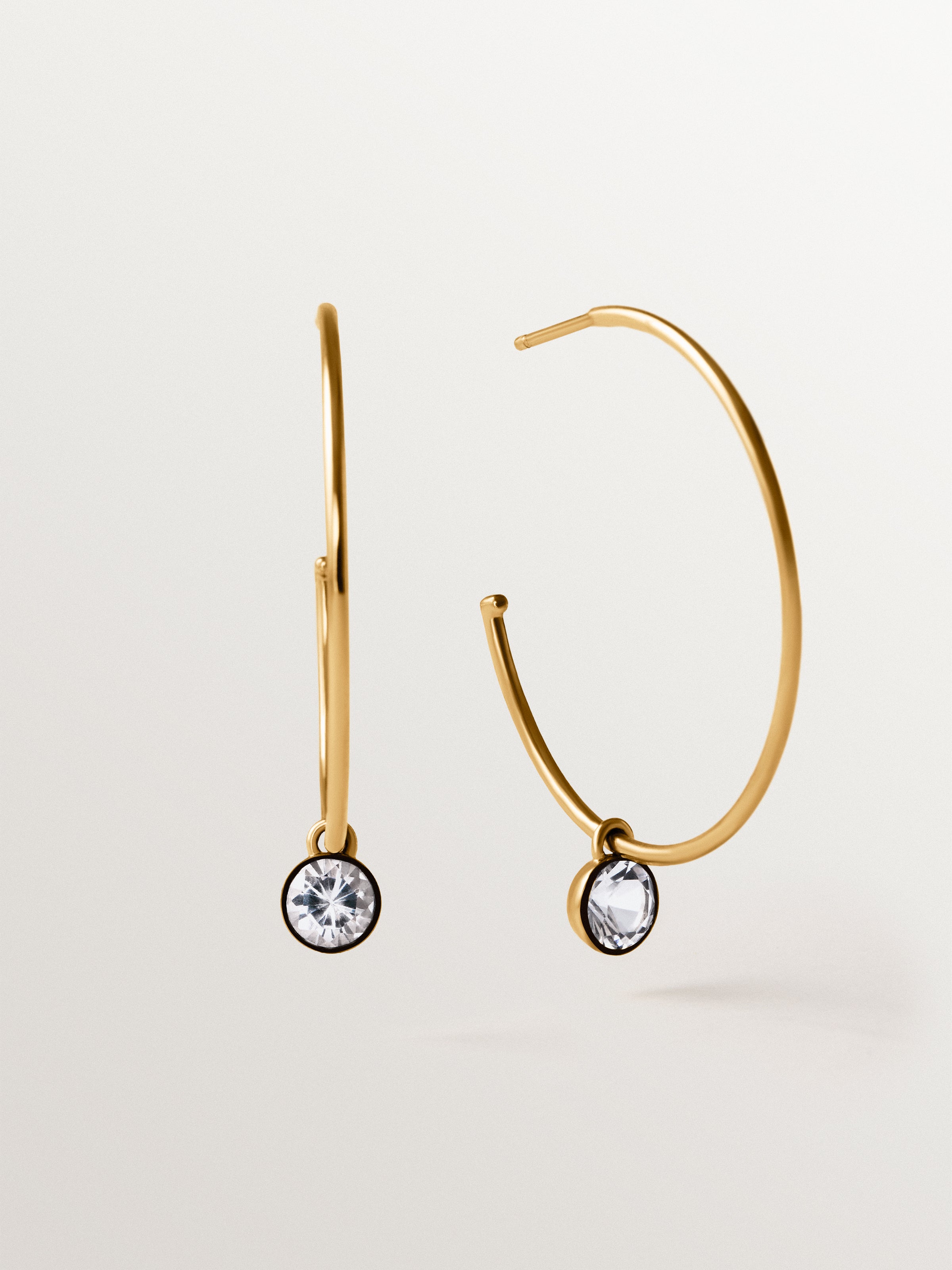 Pendientes de aro grandes bicolor en plata 925 bañada en oro amarillo de 18K con topacios blancos